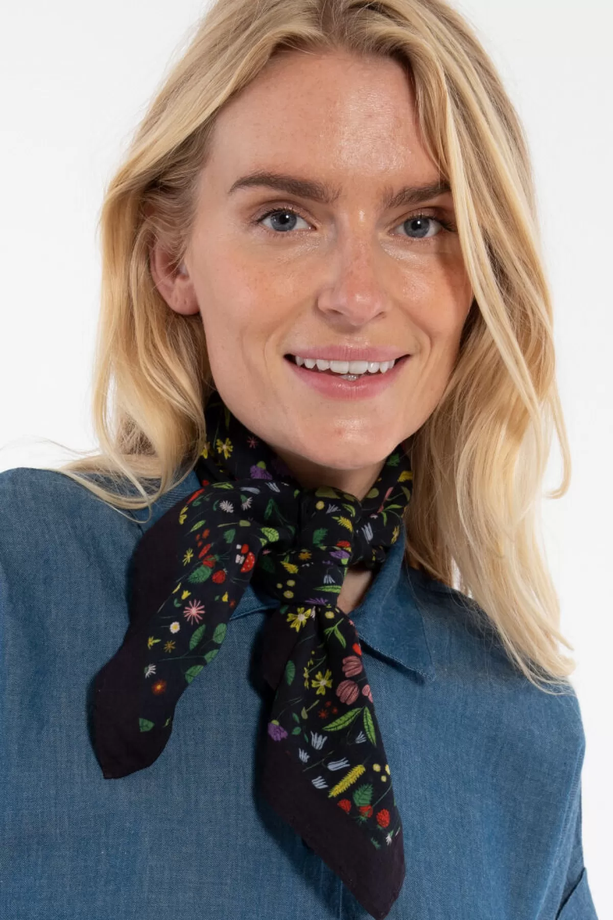 Danefæ Danebesser Scarf Dk Navy Botanical Sale