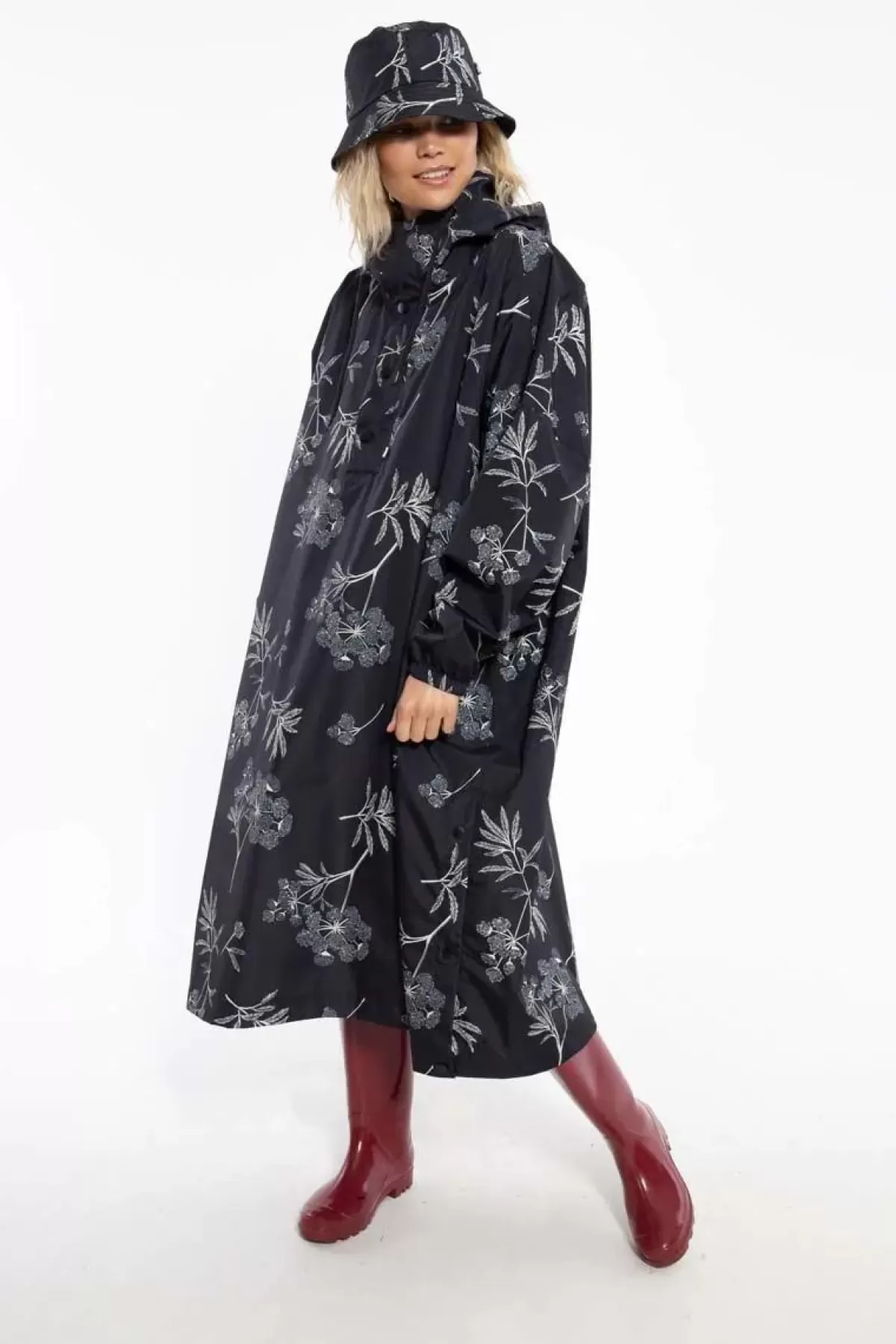 Dame Danefæ Danedream Drops Rain Poncho Black Hemlock