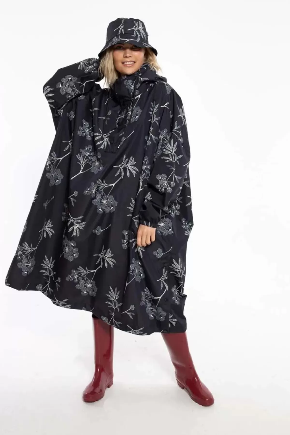 Dame Danefæ Danedream Drops Rain Poncho Black Hemlock