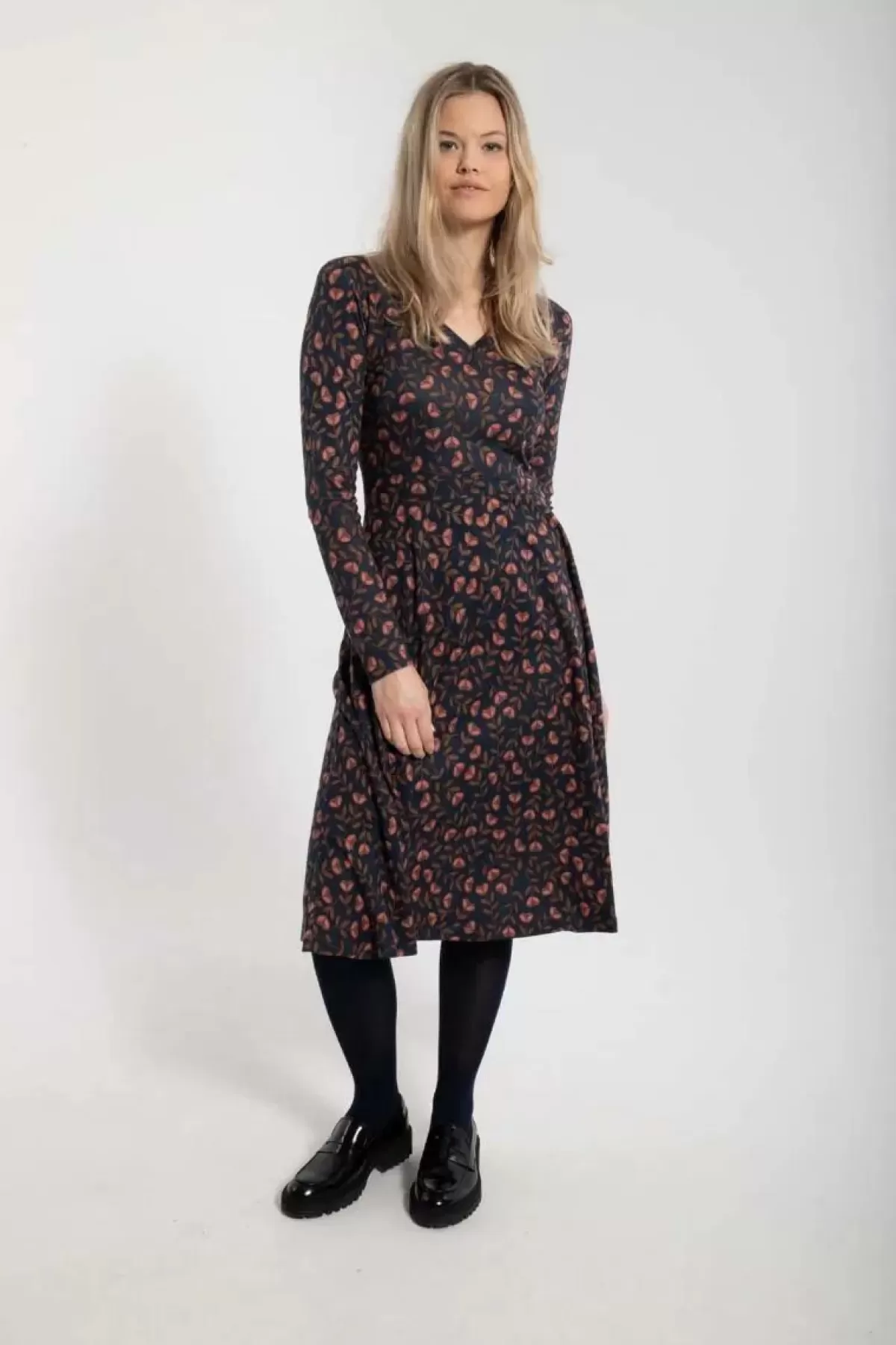 Dame Danefæ Organic - Danandreasen Dress Dk Navy/Redwine Fleurie