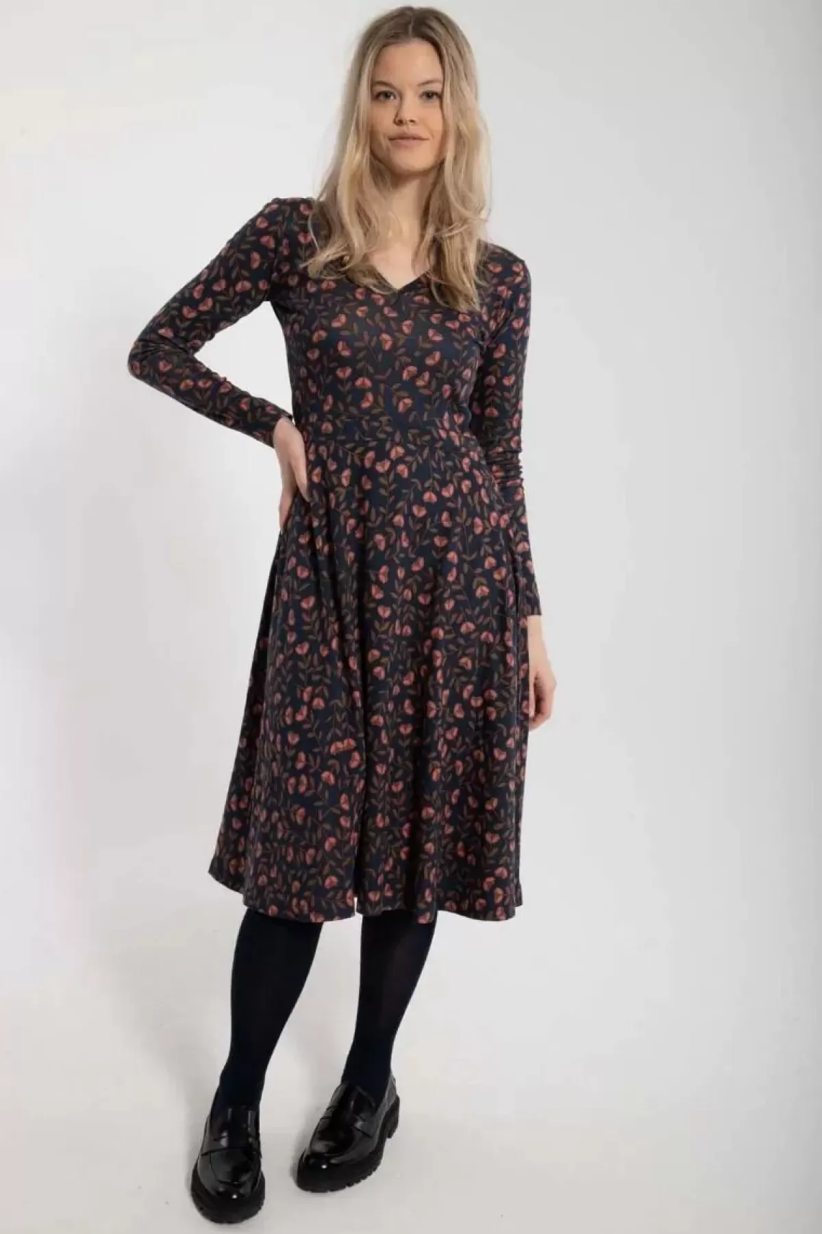 Dame Danefæ Organic - Danandreasen Dress Dk Navy/Redwine Fleurie