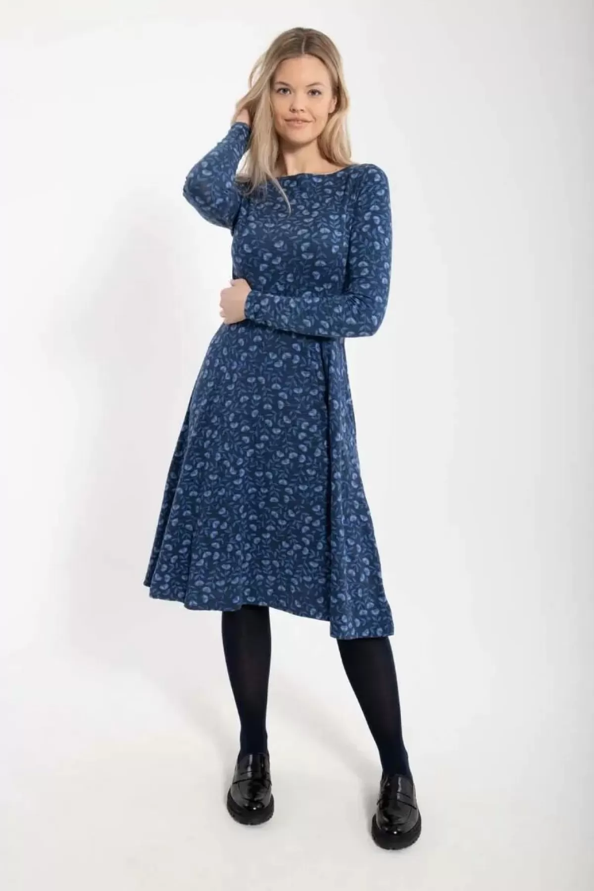 Dame Danefæ Organic - Danesigrid Viscose Dress Marine/Cold Blue Fleurie